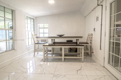 Villa ou maison à vendre à Davie, Floride: 4 chambres, 120.77 m2 № 2186233 - photo 4