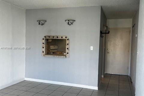 Condo in Miami, Florida, 1 bedroom  № 2044713 - photo 5