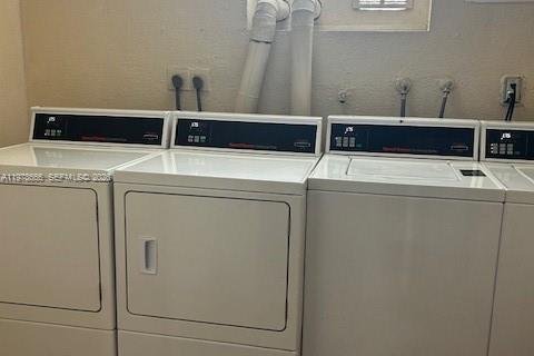 Condo in Miami, Florida, 1 bedroom  № 2044713 - photo 11