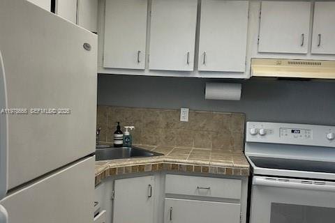 Condo in Miami, Florida, 1 bedroom  № 2044713 - photo 6