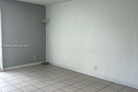 Condo in Miami, Florida, 1 bedroom  № 2044713 - photo 4