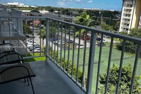 Condo in Miami, Florida, 1 bedroom  № 2044713 - photo 10