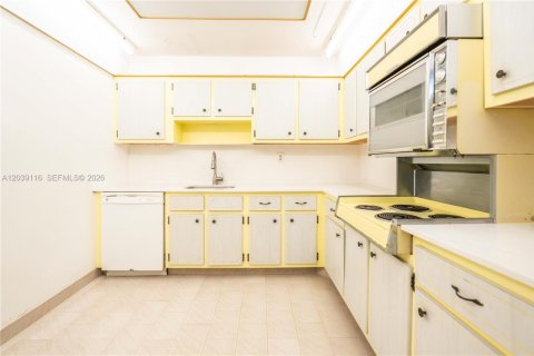 Снять в аренду квартиру в Бей-Харбор-Айлендс, Флорида 2 спальни, 102.19м2, № 2185779 - фото 15