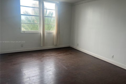 Condo in Miami Beach, Florida, 2 bedrooms  № 1779689 - photo 14