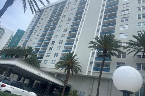 Condo in Miami Beach, Florida, 2 bedrooms  № 1779689 - photo 4