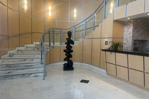 Condo in Miami Beach, Florida, 2 bedrooms  № 1779689 - photo 7
