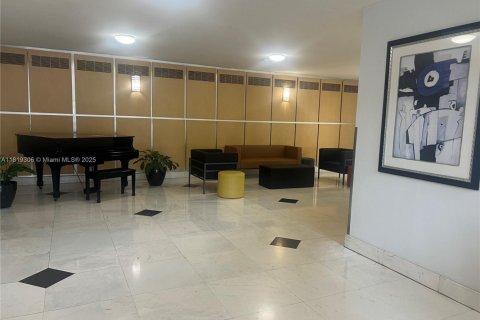 Condo in Miami Beach, Florida, 2 bedrooms  № 1779689 - photo 6
