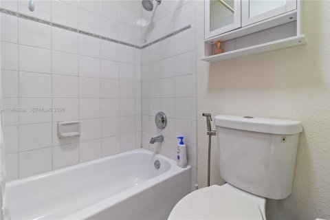 Купить таунхаус в Майами, Флорида 2 спальни, 104.98м2, № 2045500 - фото 13