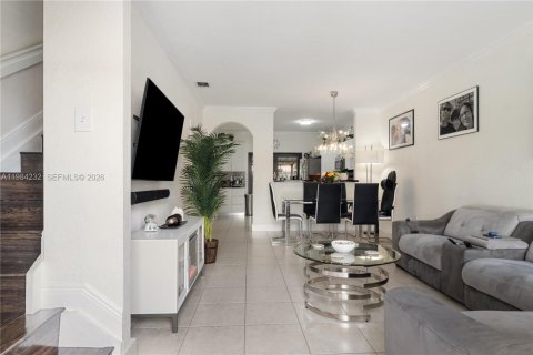 Купить таунхаус в Майами, Флорида 2 спальни, 104.98м2, № 2045500 - фото 3