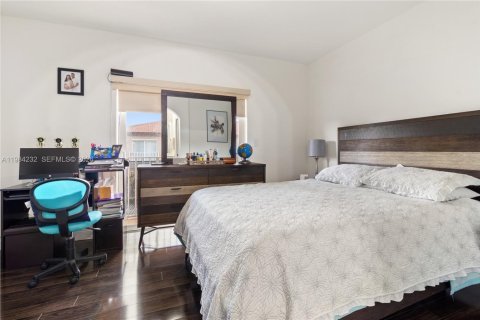 Купить таунхаус в Майами, Флорида 2 спальни, 104.98м2, № 2045500 - фото 11