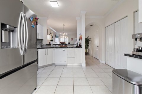 Купить таунхаус в Майами, Флорида 2 спальни, 104.98м2, № 2045500 - фото 6