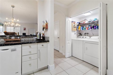 Купить таунхаус в Майами, Флорида 2 спальни, 104.98м2, № 2045500 - фото 9