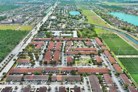 Купить таунхаус в Майами, Флорида 2 спальни, 104.98м2, № 2045500 - фото 22