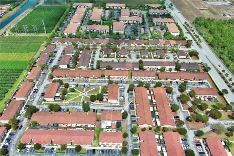 Купить таунхаус в Майами, Флорида 2 спальни, 104.98м2, № 2045500 - фото 21