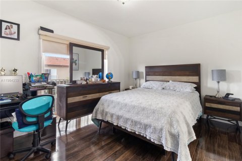 Купить таунхаус в Майами, Флорида 2 спальни, 104.98м2, № 2045500 - фото 12