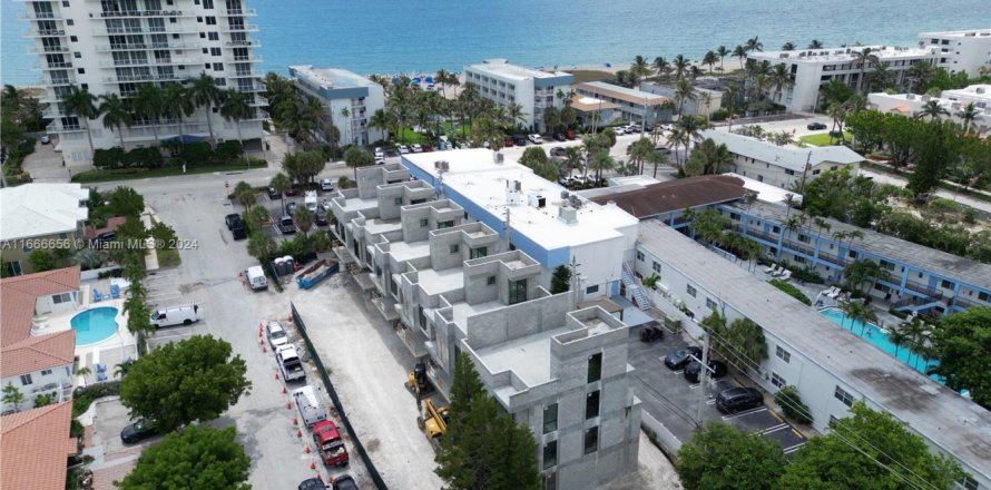 Townhouse in Pompano Beach, Florida 3 bedrooms № 1984915