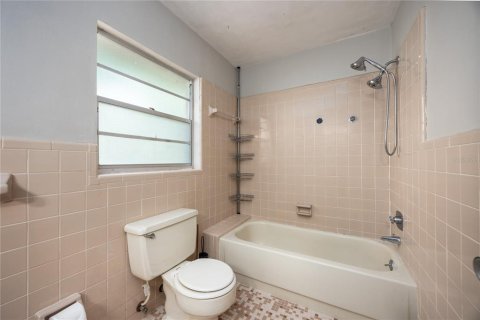 House in Gainesville, Florida 3 bedrooms, 234.86 sq.m. № 1782354 - photo 25