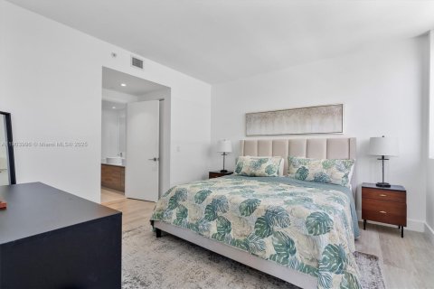 Condo in Miami, Florida, 3 bedrooms  № 1957229 - photo 14