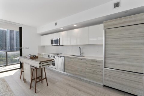 Condo in Miami, Florida, 3 bedrooms  № 1957229 - photo 10