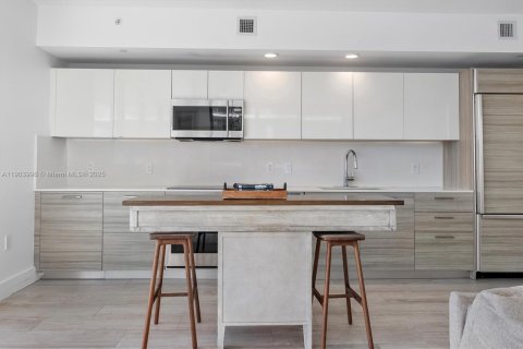 Condo in Miami, Florida, 3 bedrooms  № 1957229 - photo 11