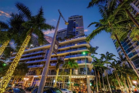 Condo in Miami, Florida, 3 bedrooms  № 1957229 - photo 2