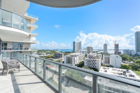 Condo in Miami, Florida, 3 bedrooms  № 1957229 - photo 30