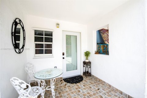 Appartement à louer à Miami, Floride: 2 chambres, 90.12 m2 № 1955701 - photo 2