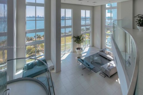 Condo in Miami, Florida, 2 bedrooms  № 1933963 - photo 10