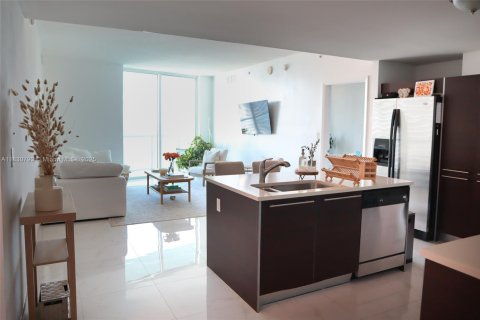 Condo in Miami, Florida, 2 bedrooms  № 1933963 - photo 5
