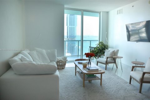 Condo in Miami, Florida, 2 bedrooms  № 1933963 - photo 2