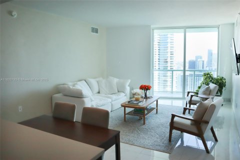 Condo in Miami, Florida, 2 bedrooms  № 1933963 - photo 3