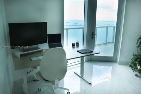 Condo in Miami, Florida, 2 bedrooms  № 1933963 - photo 8