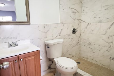 Condominio en alquiler en Hialeah, Florida, 2 dormitorios, 77.11 m2 № 1942062 - foto 4