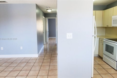 Condominio en alquiler en Hialeah, Florida, 2 dormitorios, 77.11 m2 № 1942062 - foto 9