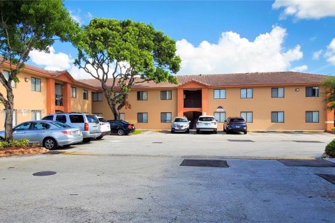 Condominio en alquiler en Hialeah, Florida, 2 dormitorios, 77.11 m2 № 1942062 - foto 6