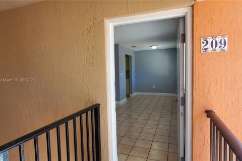 Condominio en alquiler en Hialeah, Florida, 2 dormitorios, 77.11 m2 № 1942062 - foto 7
