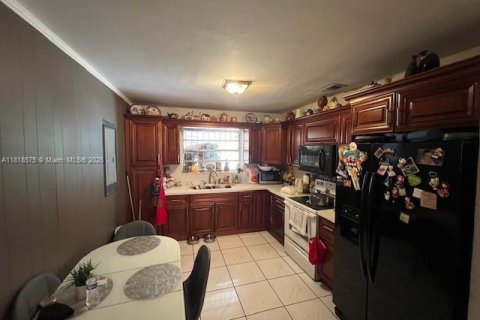 Immobilier commercial à vendre à Miami, Floride: 281.59 m2 № 1775990 - photo 12
