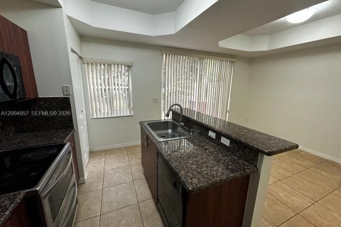 Townhouse in Dania Beach, Florida 3 bedrooms, 130.99 sq.m. № 2068998