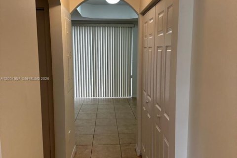 Townhouse in Dania Beach, Florida 3 bedrooms, 130.99 sq.m. № 2068998 - photo 6