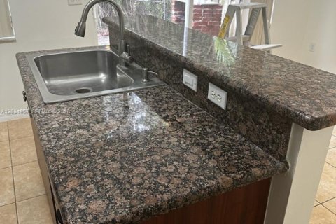 Townhouse in Dania Beach, Florida 3 bedrooms, 130.99 sq.m. № 2068998 - photo 2