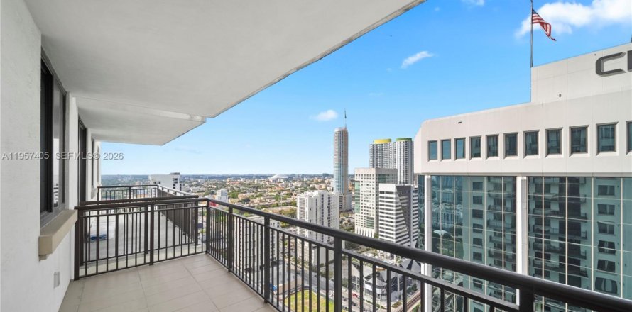 Condominio en Miami, Florida, 1 dormitorio № 2029071