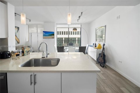 Condominio en venta en Miami, Florida, 1 dormitorio, 76.92 m2 № 2029071 - foto 7