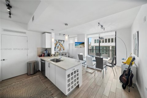 Condominio en venta en Miami, Florida, 1 dormitorio, 76.92 m2 № 2029071 - foto 4