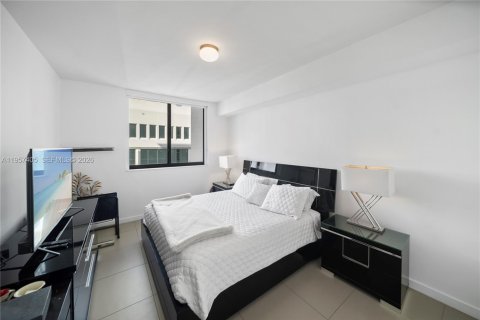 Condominio en venta en Miami, Florida, 1 dormitorio, 76.92 m2 № 2029071 - foto 8