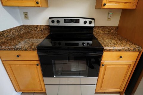 Снять в аренду кондоминиум в Майами, Флорида 3 спальни, 91.69м2, № 1964978 - фото 6
