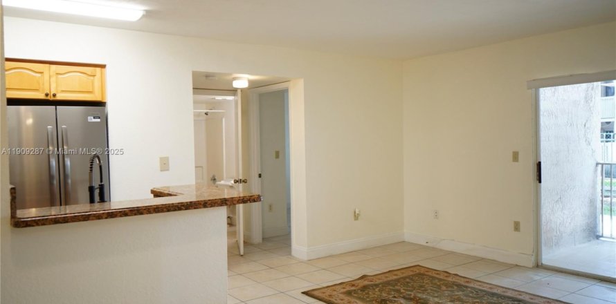 Кондоминиум с 3 спальнями в Майами, Флорида № 1964978