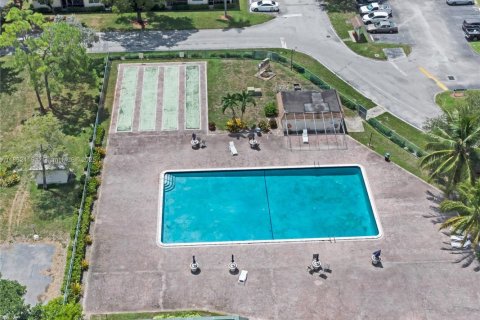 Condo in Coral Springs, Florida, 2 bedrooms  № 1890794 - photo 13