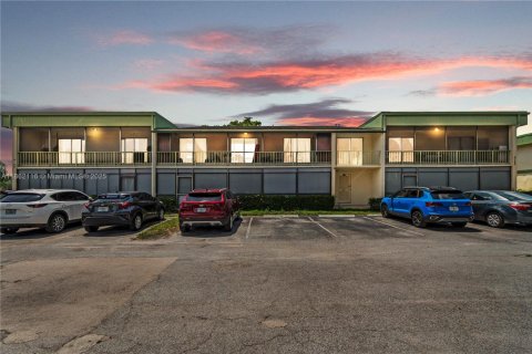 Condo in Coral Springs, Florida, 2 bedrooms  № 1890794 - photo 12