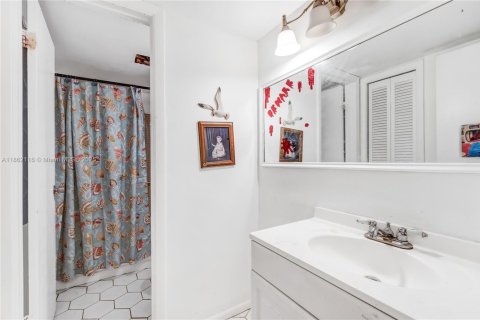 Condo in Coral Springs, Florida, 2 bedrooms  № 1890794 - photo 9
