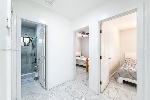 House in Miami, Florida 2 bedrooms, 85.84 sq.m. № 1928140 - photo 27